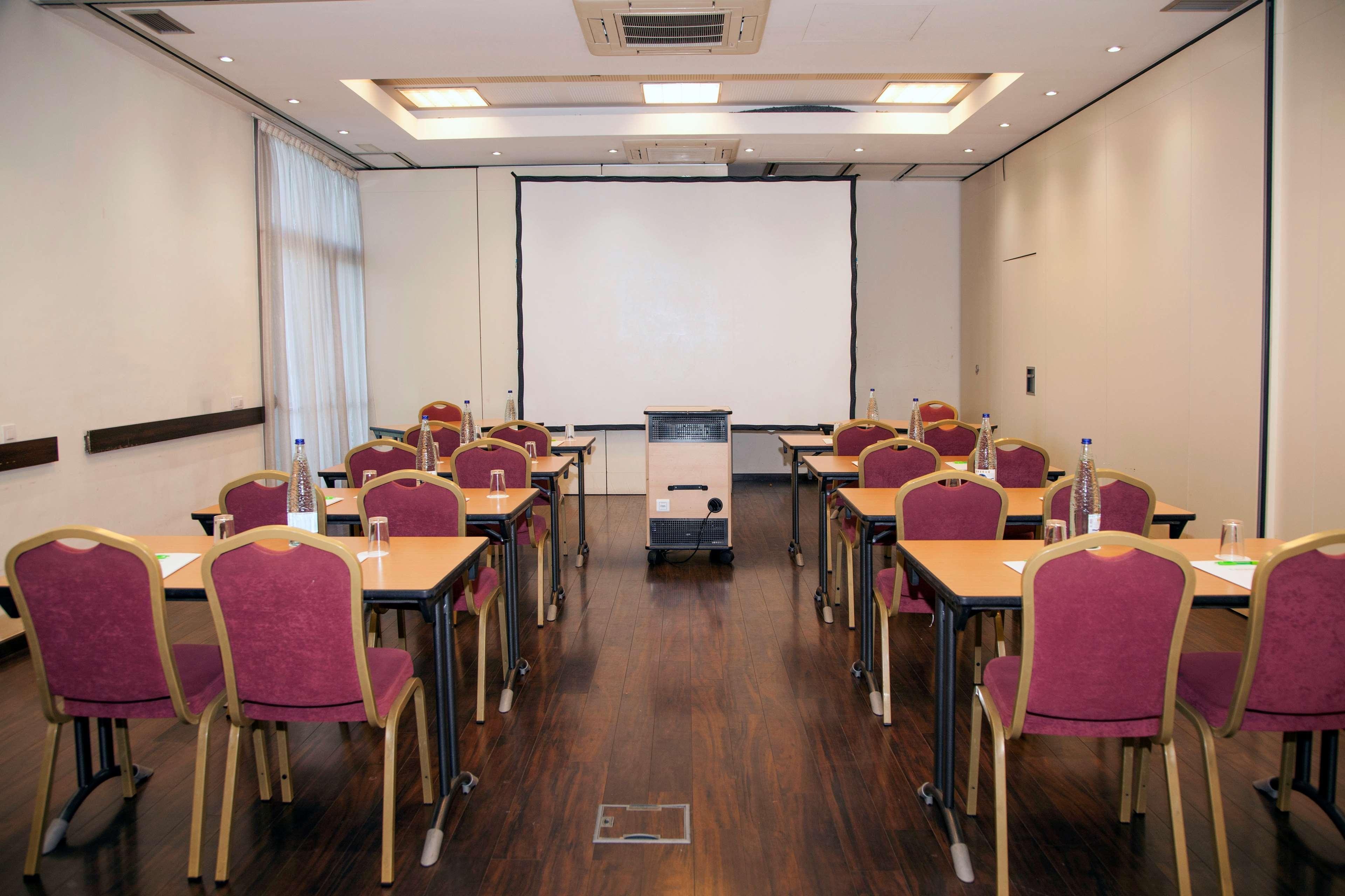 Travelodge Bcn Cornella Fira 3*