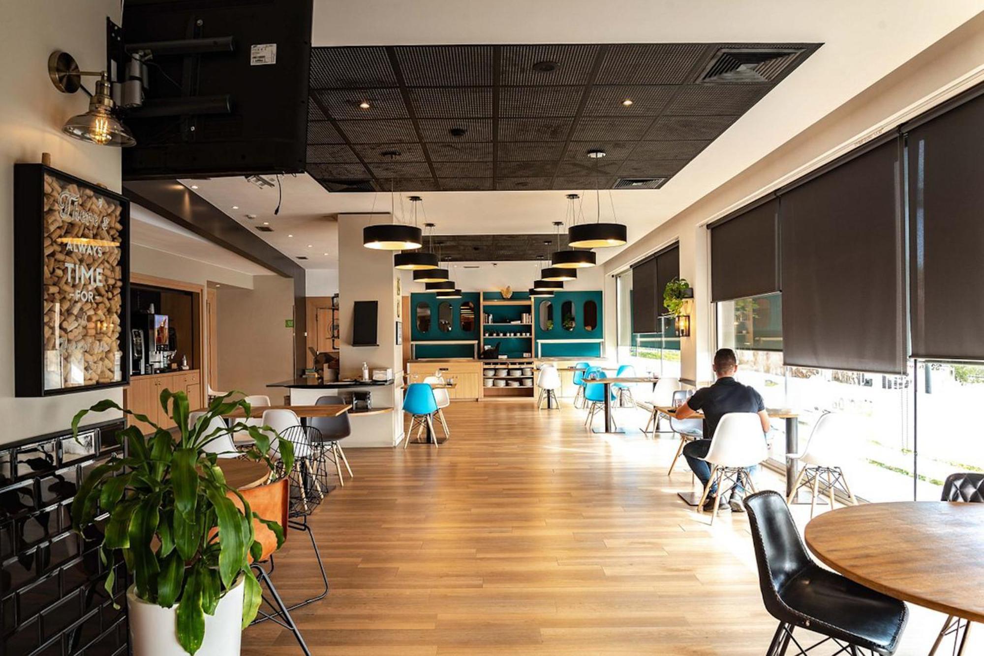 Travelodge Bcn Cornella Fira Hotel 3*
